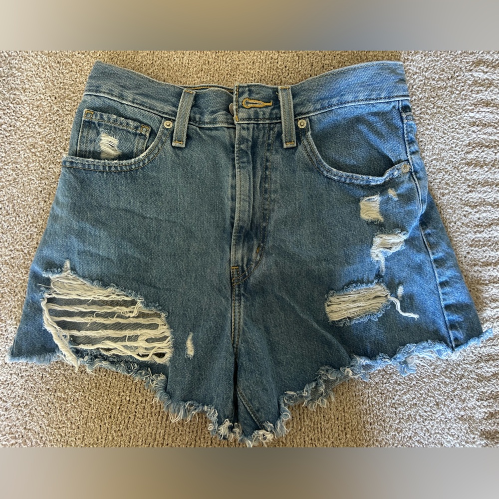 Levis High Waisted Mom Jean Shorts W27